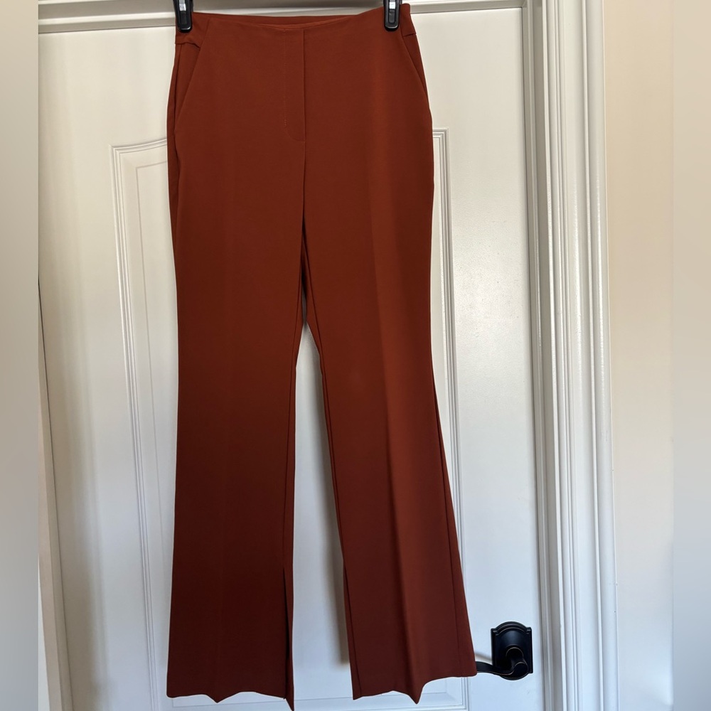 i l t m Pleated Pants